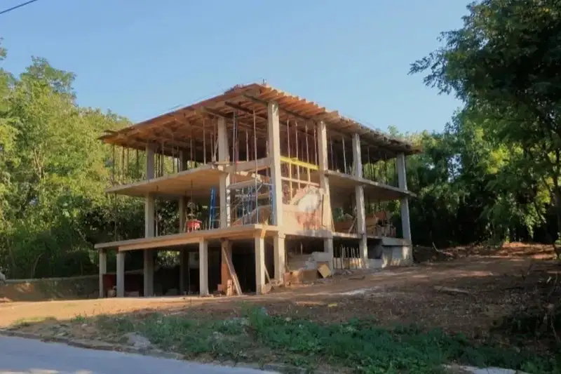 New house with 4 bedrooms and garages in m-t Strazhata, Pleven