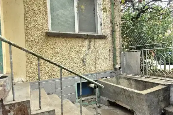 2-room house in Shirok Tsentar, Pleven with yard