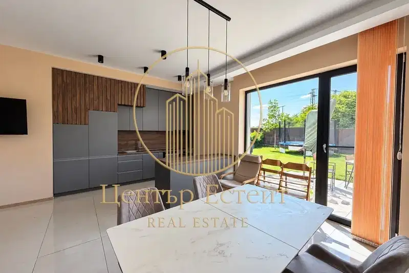 House with 4 bedrooms and yard in Storgozia, Pleven