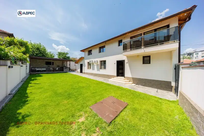 Detached house with 5 bedrooms in Storgozia, Pleven