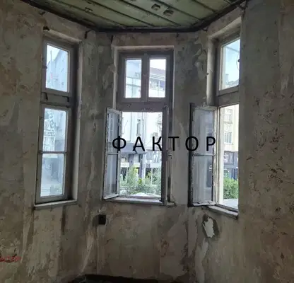 Снимка 4 — Къща с 5 етажа в Центъра на Пловдив с парцел 35 кв.м.