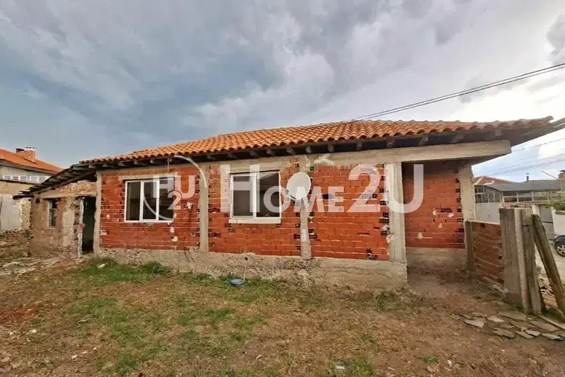 Detached house with 2 rooms in Parvomay, yard 200 sq m
