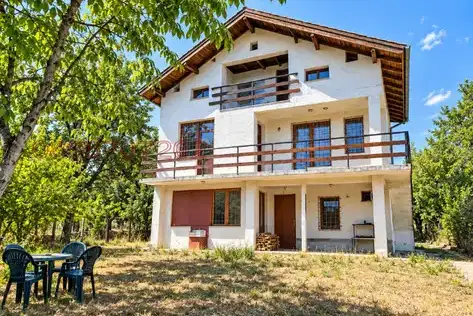 Къща с 3 стаи и панорамна гледка в Радомир, област Перник