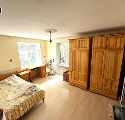 Photo 4 — Three-storey house with garage in the centre of Razgrad