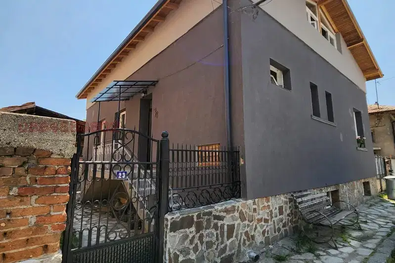 4-room house in the centre of Razlog with large yard