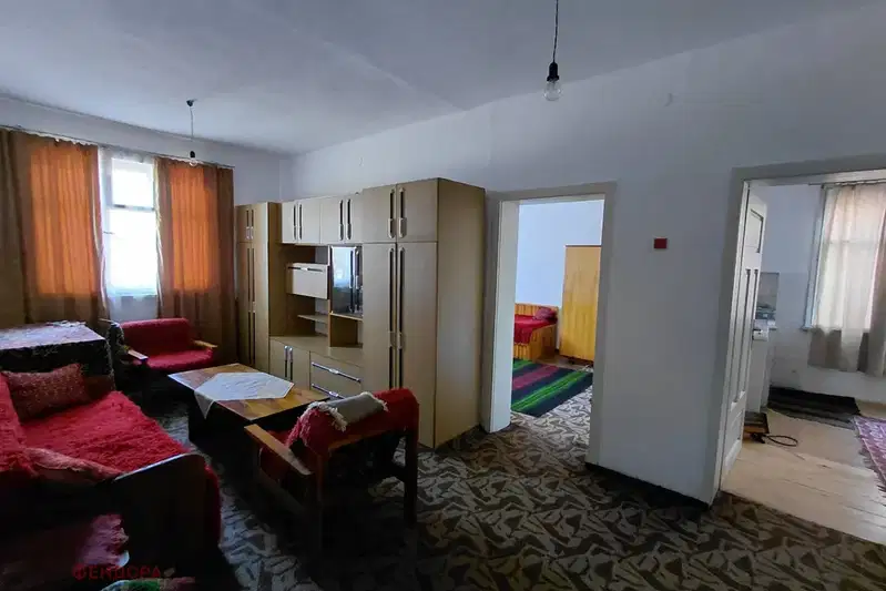 Spacious 6-room house in the center of Razlog