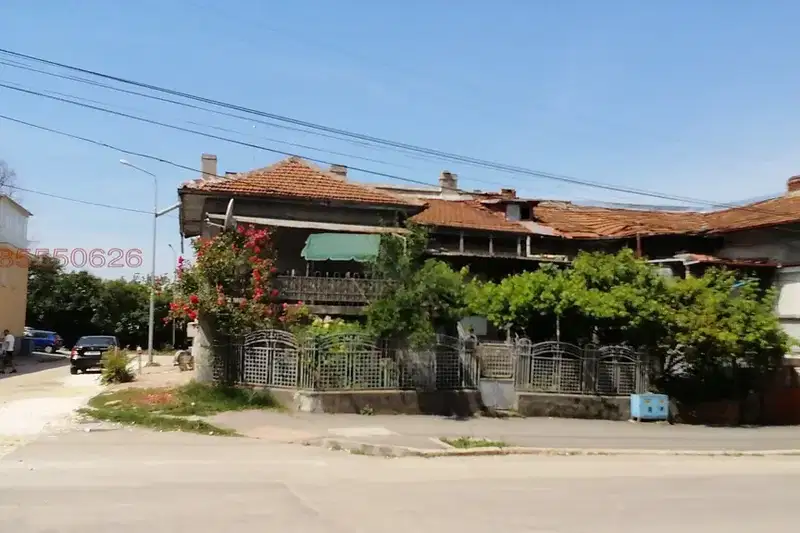 Къща с 2 стаи в Център, Русе с двор и гараж