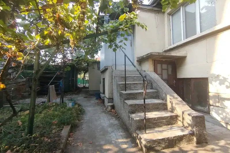 House in Ruse, Centyr