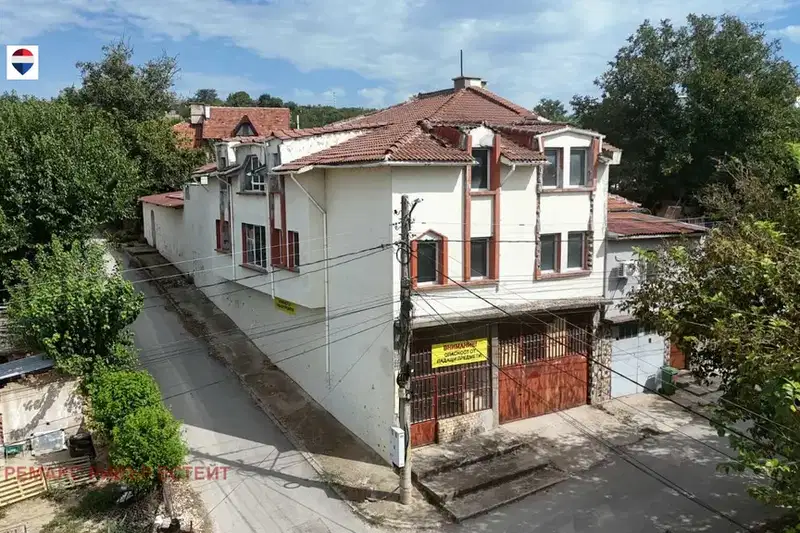Three-storey house with pool and garage in Sredna kula, Ruse