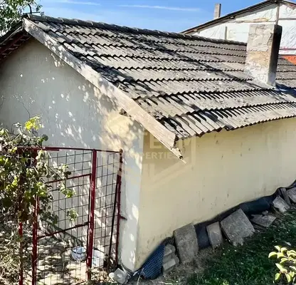 Снимка 3 — Къща с две стопански постройки в местност Караач, Русе