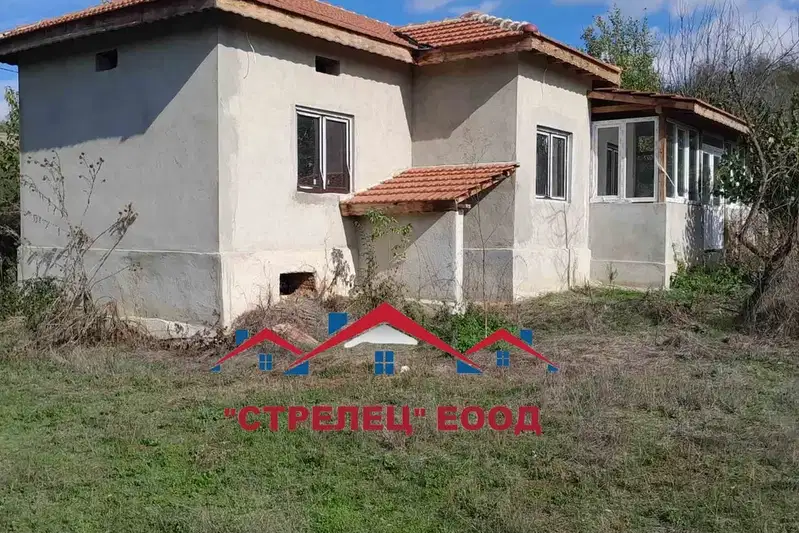 Къща с 3 стаи и голям двор в с. Абрит, област Добрич