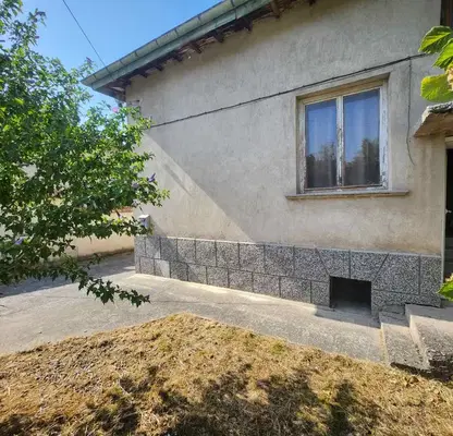 Photo 3 — Solid 3-storey house with large yard in Aldomirovtsi village