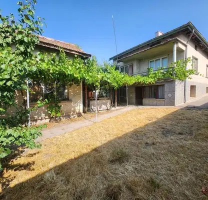 Photo 4 — Solid 3-storey house with large yard in Aldomirovtsi village