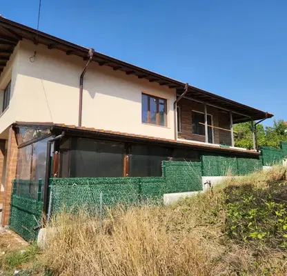 Photo 2 — 3-room house in Aldomirovtsi village with large yard