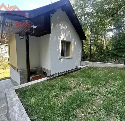 Снимка 2 — Къща с 3 стаи в с. Арбанаси с двор и веранда
