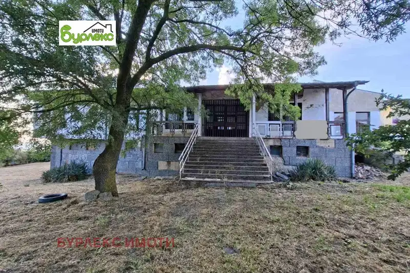 Solid 2-storey house with large yard in Avren village