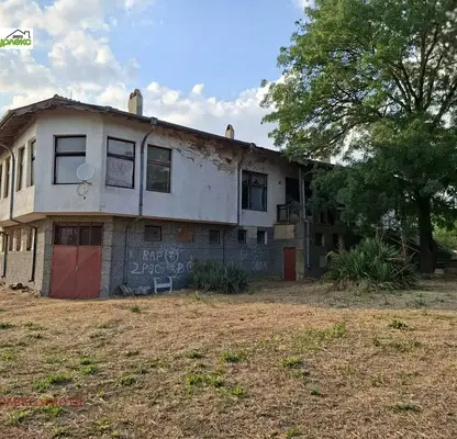 Photo 3 — Solid 2-storey house with large yard in Avren village