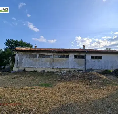 Photo 5 — Solid 2-storey house with large yard in Avren village