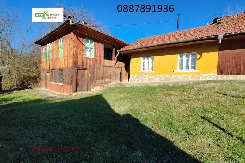 Къща с 3 спални в с. Балабанско с двор 1000 кв.м.
