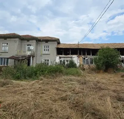 Снимка 4 — Къща с 2 етажа и гараж в село Баячево, област Търговище
