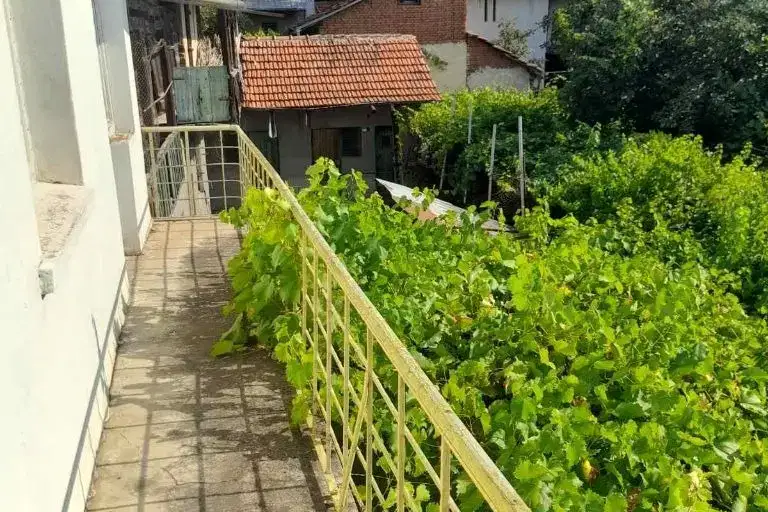 Two-storey house with yard in the centre of Beglezh village, Pleven region
