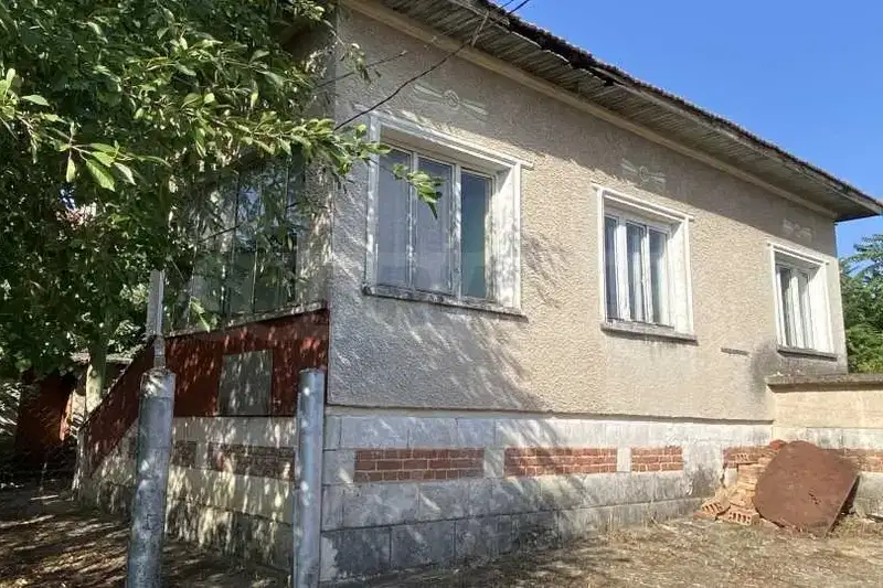 Къща с две жилищни сгради в с. Бела Рада, област Видин
