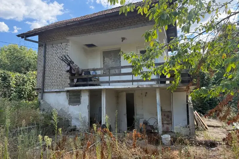 Къща с 2 етажа и двор в с. Белащица, област Пловдив