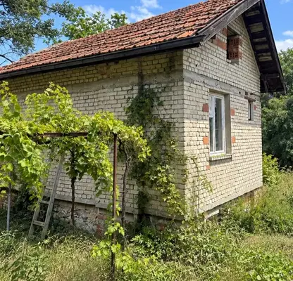 Снимка 3 — Двуетажна вила с двор в с. Белащица, област Пловдив