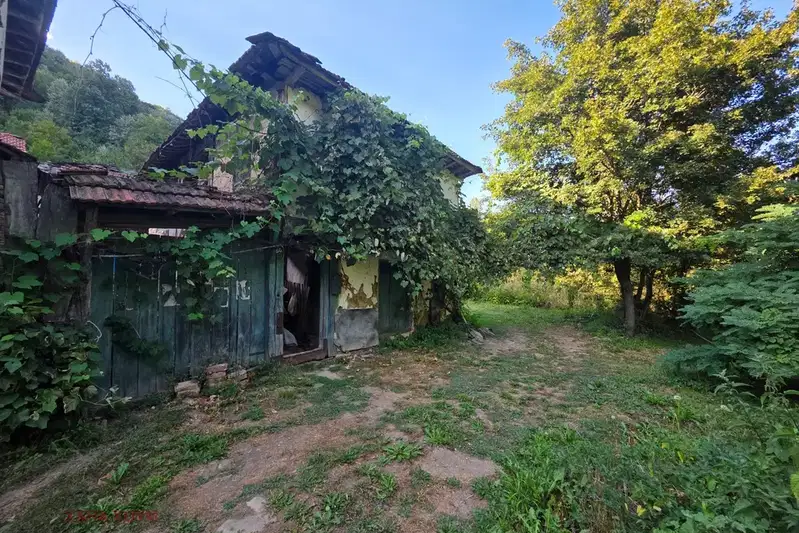 House with yard in Beli Osam village, Lovech region