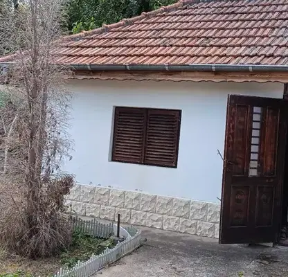 Снимка 5 — Малка къща с 2 стаи в с. Божичен, обл. Русе с гараж