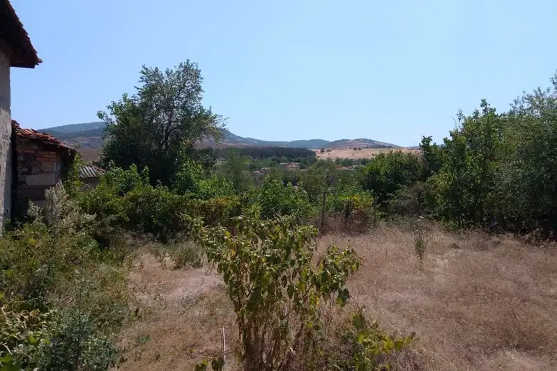 House with 4 rooms and yard in Bryagovo village, Plovdiv region