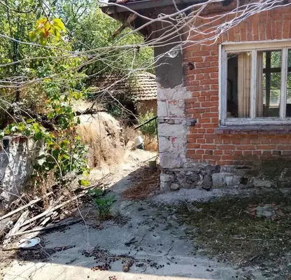 Photo 3 — House with 4 rooms and yard in Bryagovo village, Plovdiv region
