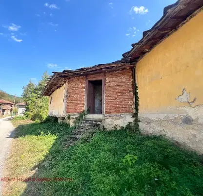Снимка 2 — Възрожденска къща с панорамна гледка в с. Българене, обл. Ловеч