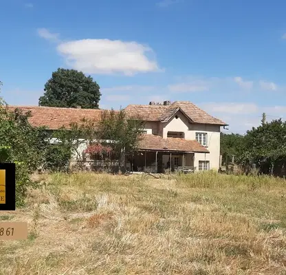 Снимка 2 — Просторна къща с голям двор в с. Бъркачево, област Враца