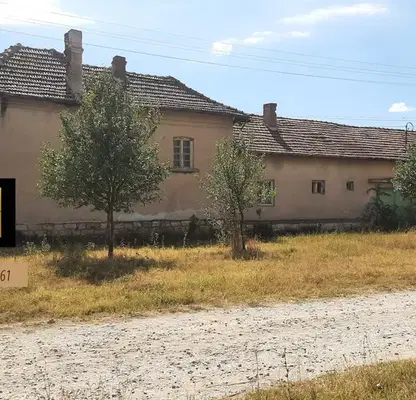 Снимка 3 — Просторна къща с голям двор в с. Бъркачево, област Враца