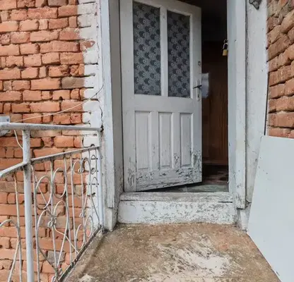 Снимка 4 — Къща с 2 стаи в централната част на с. Бъзовец, област Русе