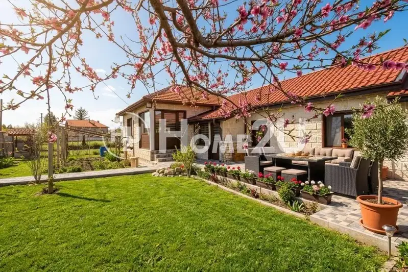 House in Varna, Carevci