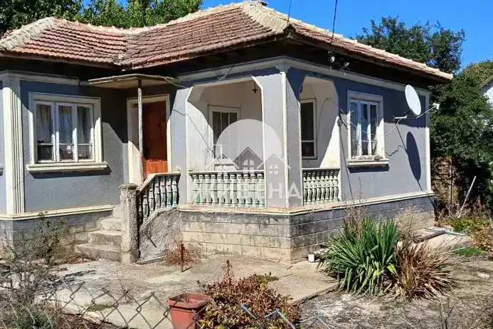 House with 3 rooms and yard in Tsarichino village, Dobrich region