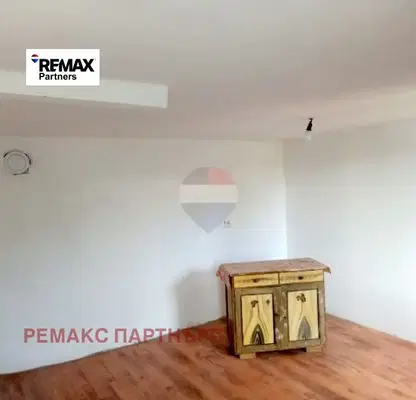 Снимка 3 — Къща с две стопански постройки в с. Черни връх, обл. Шумен