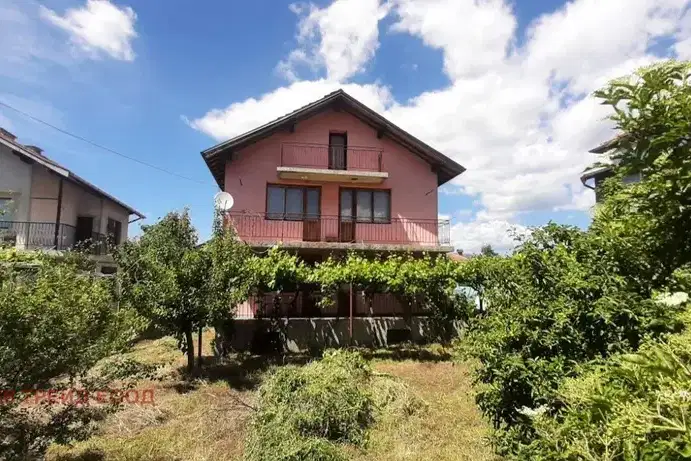 Detached house with 6 rooms in Cherven Breg village, Kyustendil region