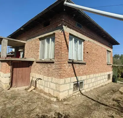 Снимка 2 — Къща с 2.5 дка овощна градина в с. Чилнов, област Русе