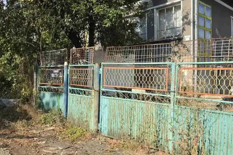 Двуетажна къща с двор и лозе в с. Репляна, област Видин