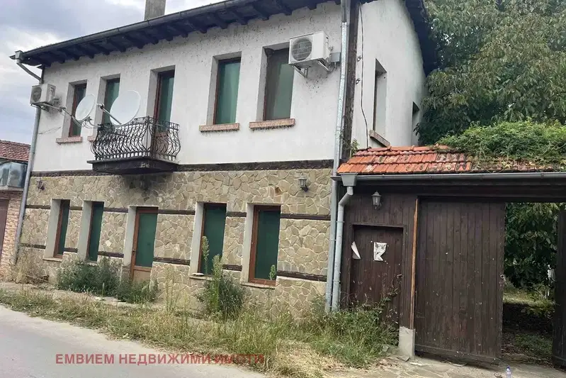 Двуетажна къща с две сгради и двор в с. Дебнево, обл. Ловеч