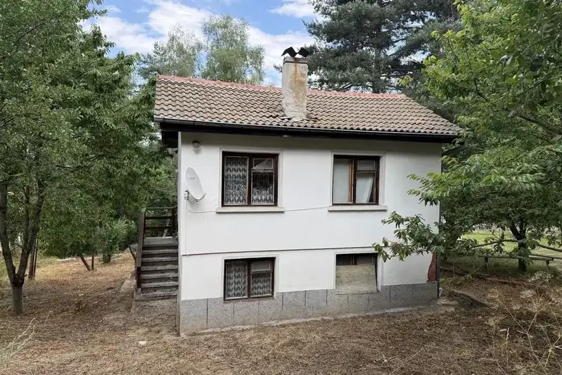 Двуетажна къща с 5 стаи и тераса в с. Дедево, обл. Пловдив