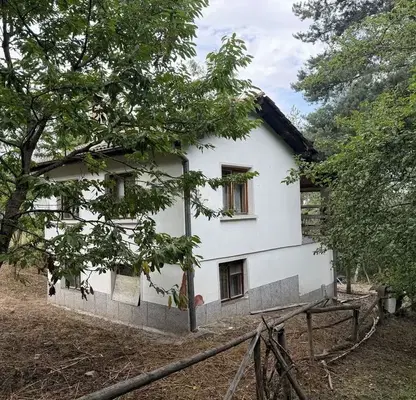 Снимка 5 — Двуетажна къща с 5 стаи и тераса в с. Дедево, обл. Пловдив