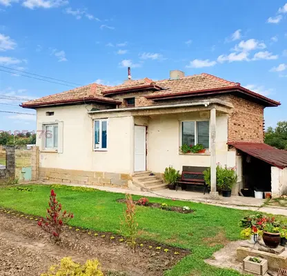 Photo 2 — 3-room house in Dibich village, Shumen region with large yard