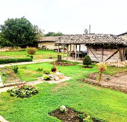 Photo 4 — 3-room house in Dibich village, Shumen region with large yard