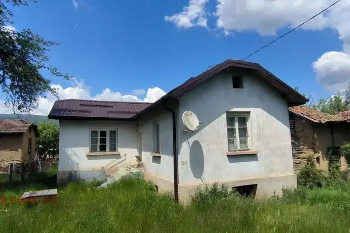 Къща с двор 70 кв.м в с. Джинчовци, област Перник