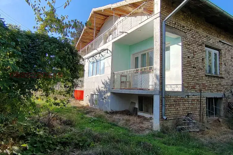 House in Varna, Dobroplodno