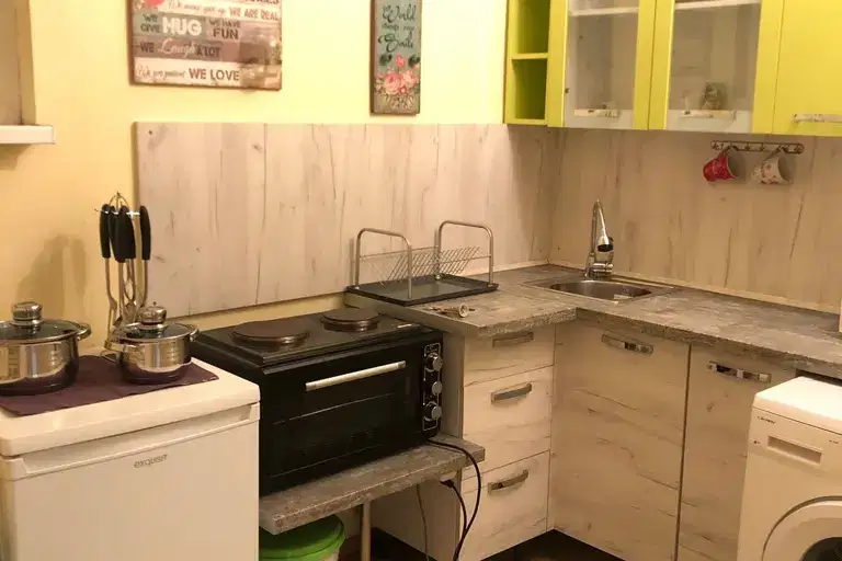 Къща с 2 стаи в с. Доганово, област София с двор